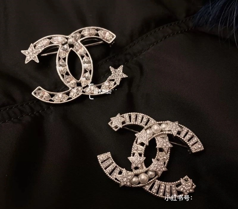 Chanel Brooches Functional 224439