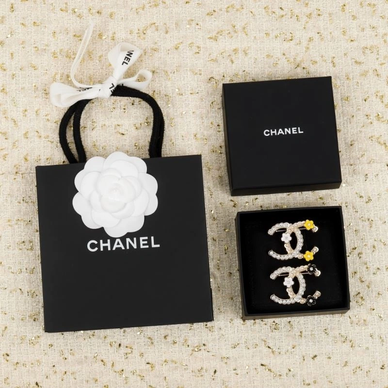 Sophisticated Chanel Brooches 224417