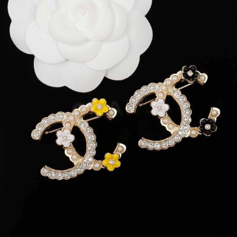 Sophisticated Chanel Brooches 224417