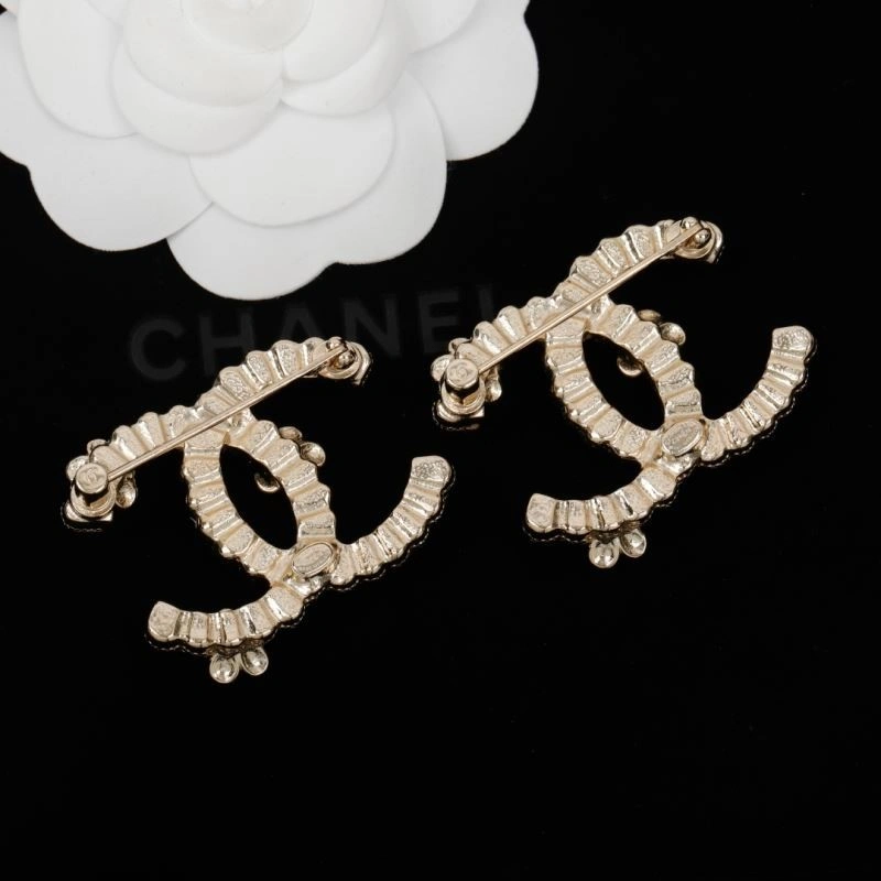 Sophisticated Chanel Brooches 224417