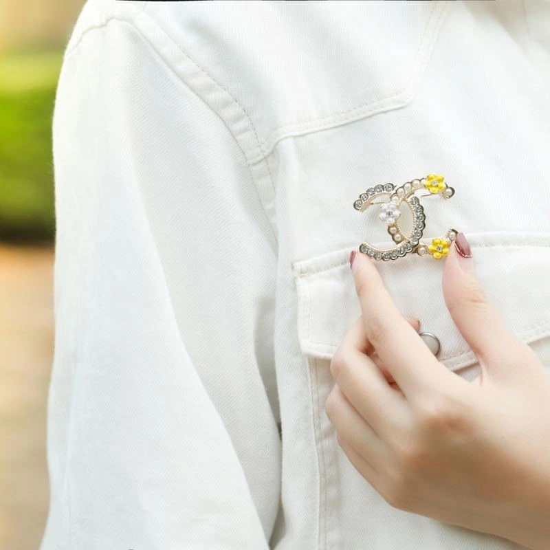Sophisticated Chanel Brooches 224417