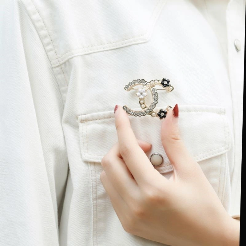 Sophisticated Chanel Brooches 224417