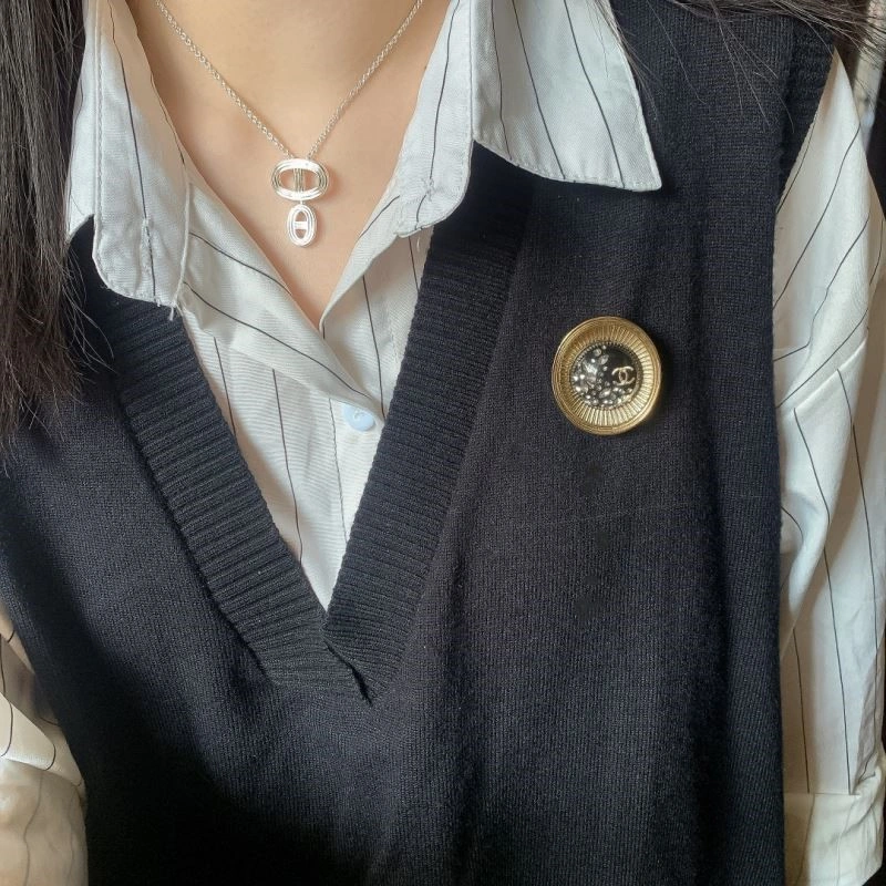 Chanel Brooches Comfortable 224415