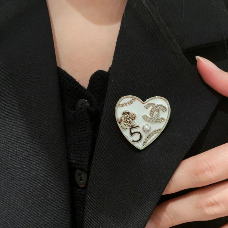 Modern Chanel Brooches 224405