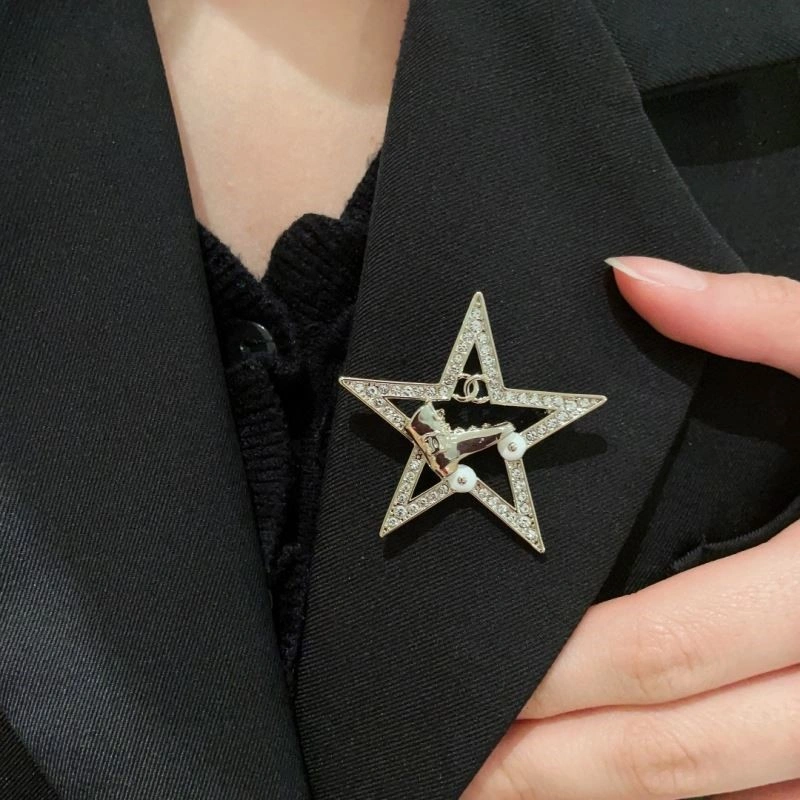 Unisex Chanel Brooches 224406