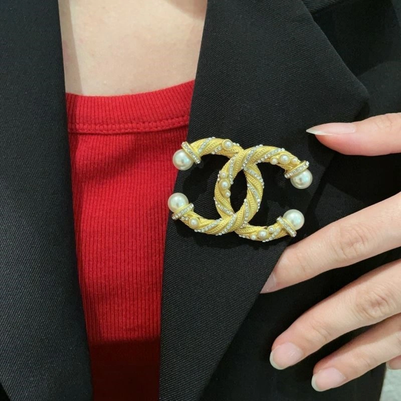 Chanel Brooches Lightweight 224382