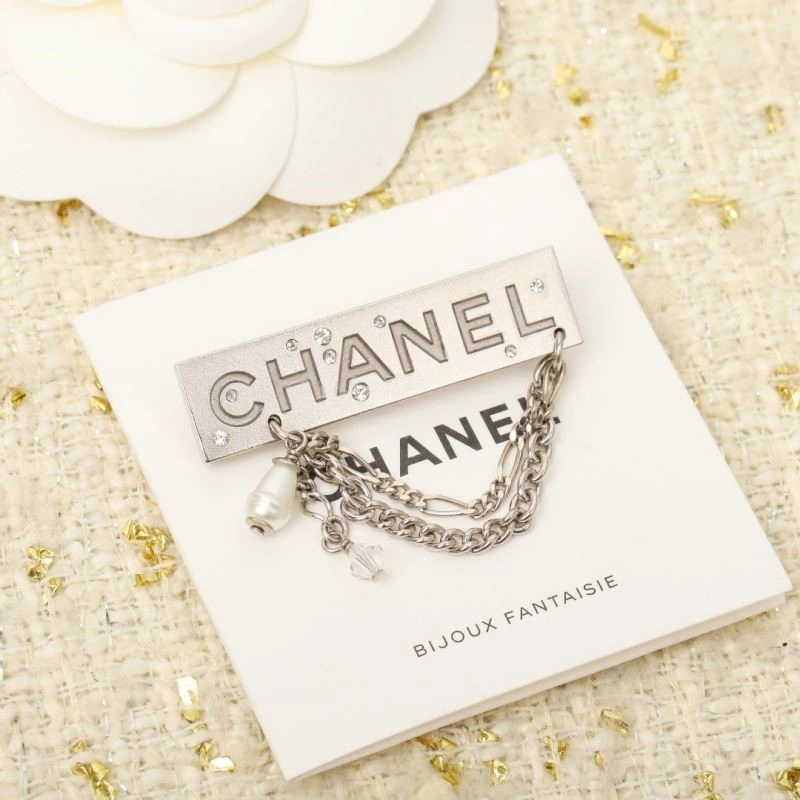 Compact Chanel Brooches 224381