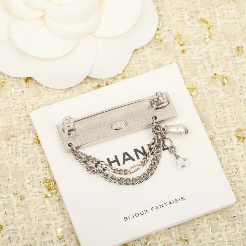 Compact Chanel Brooches 224381