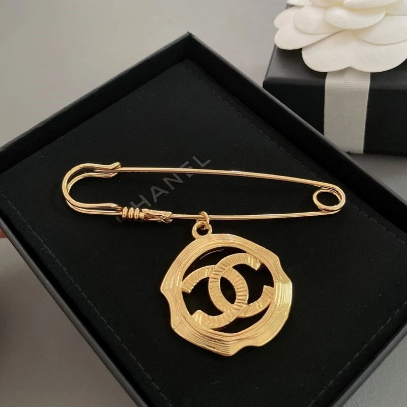 Chanel Brooches ModernLook 224380