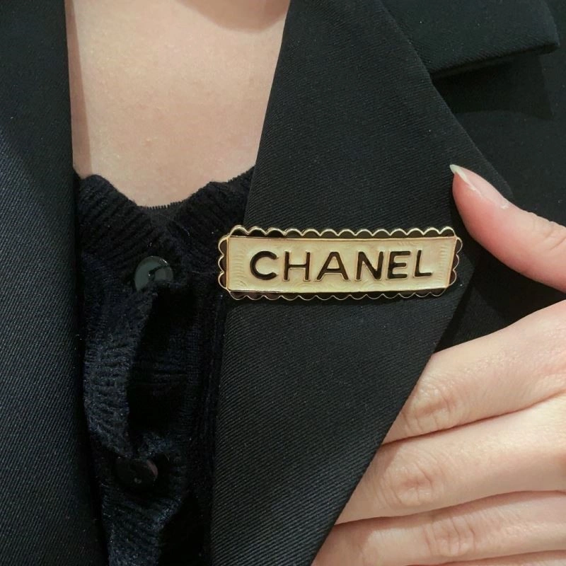 Chanel Brooches Sleek 224416