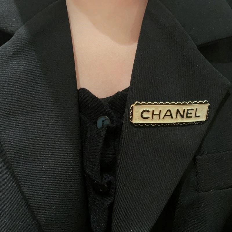 Chanel Brooches Sleek 224416