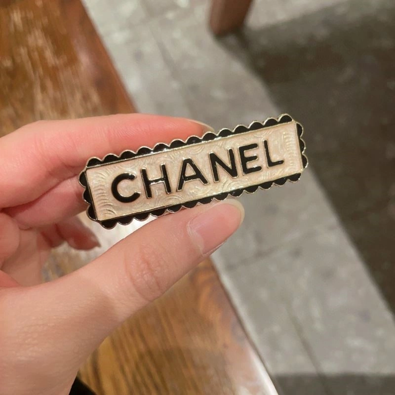 Chanel Brooches Sleek 224416