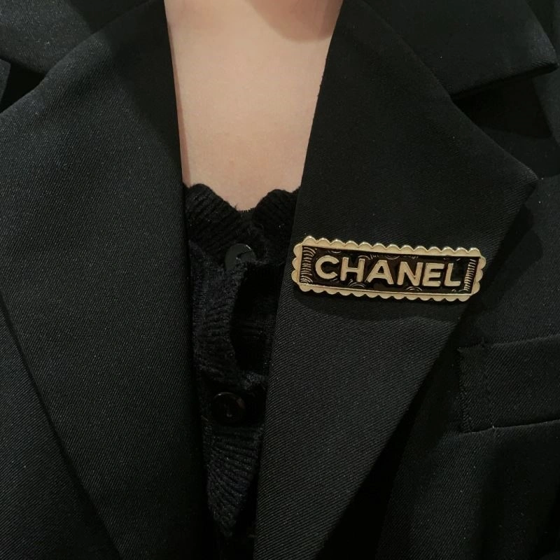 GoodFit Chanel Brooches 224383