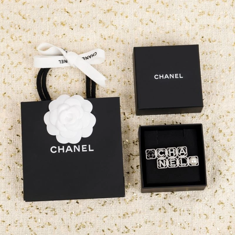 Chanel Brooches UrbanStyle 224375