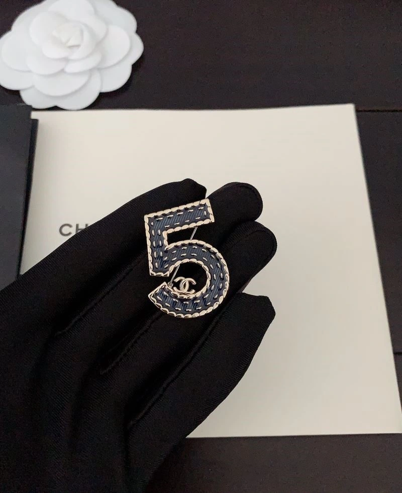 Practical Chanel Brooches 224360
