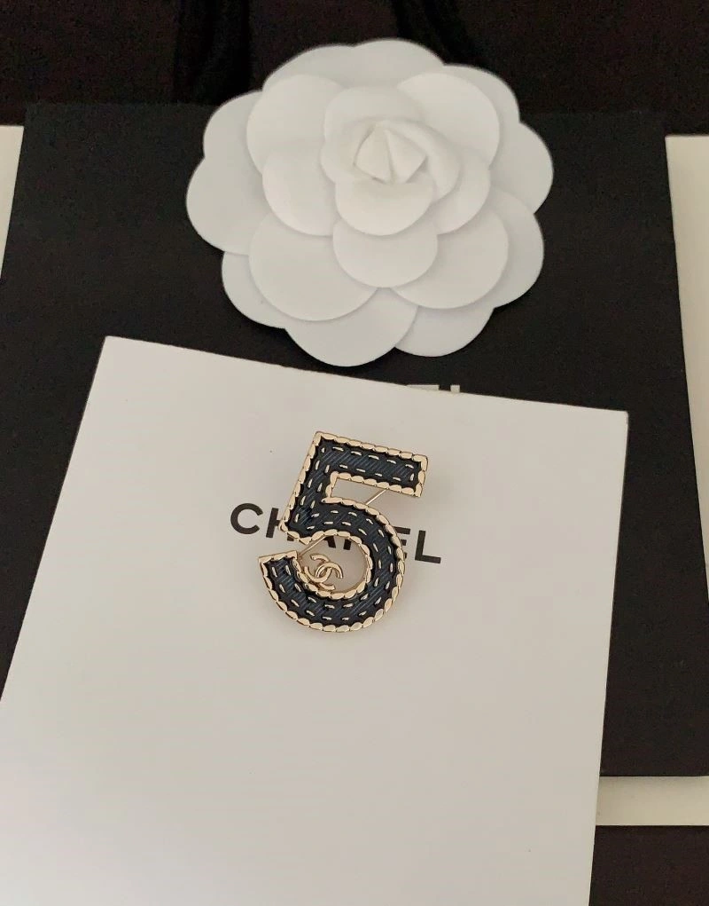 Practical Chanel Brooches 224360