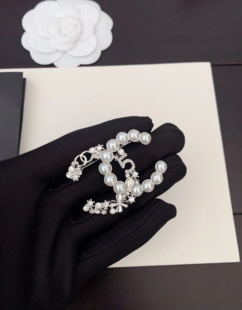 Versatile Chanel Brooches 224368