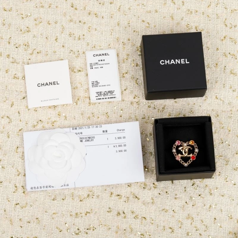 Cozy Chanel Brooches 224356