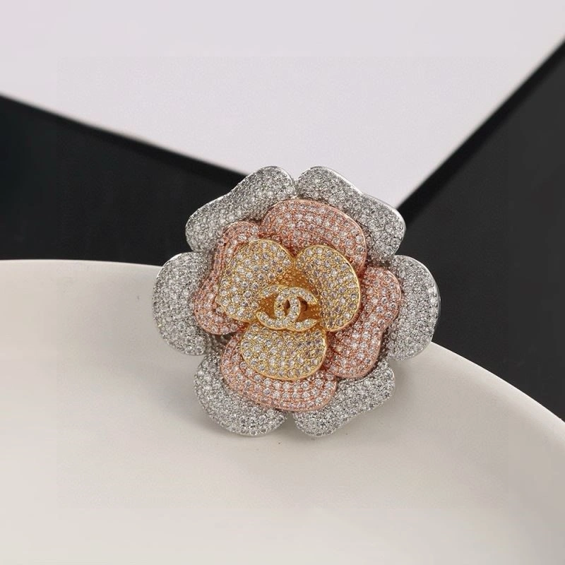 Durable Chanel Brooches 224359
