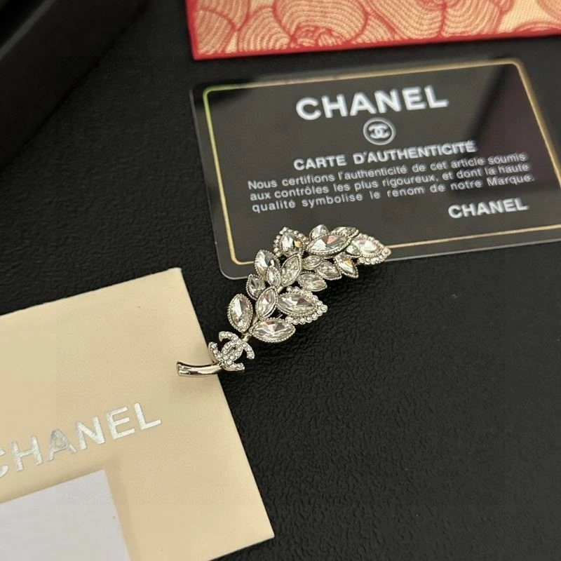 FashionForward Chanel Brooches 224370
