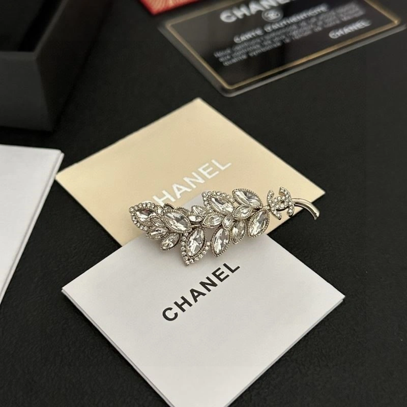 FashionForward Chanel Brooches 224370