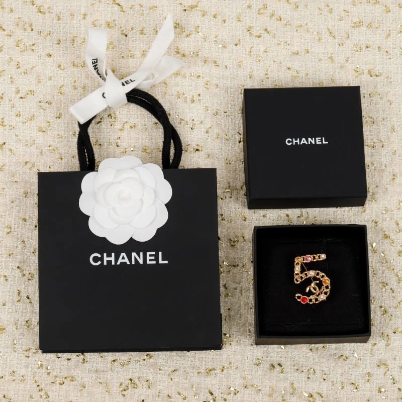 Trendsetting Chanel Brooches 224358
