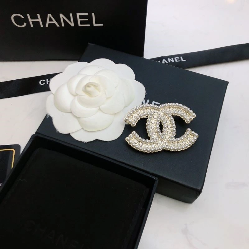 Casual Chanel Brooches 224346