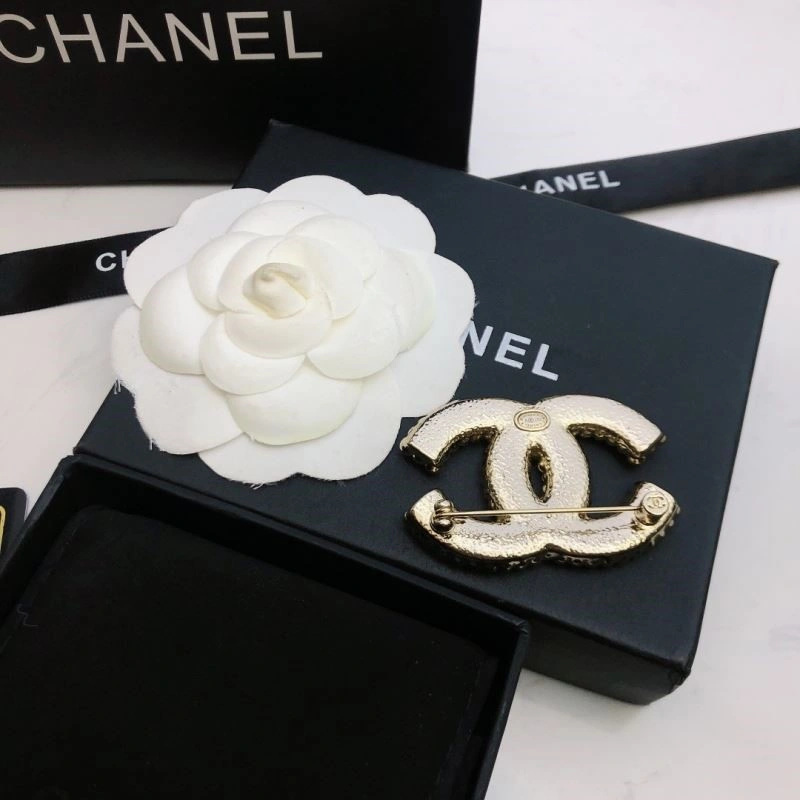 Casual Chanel Brooches 224346