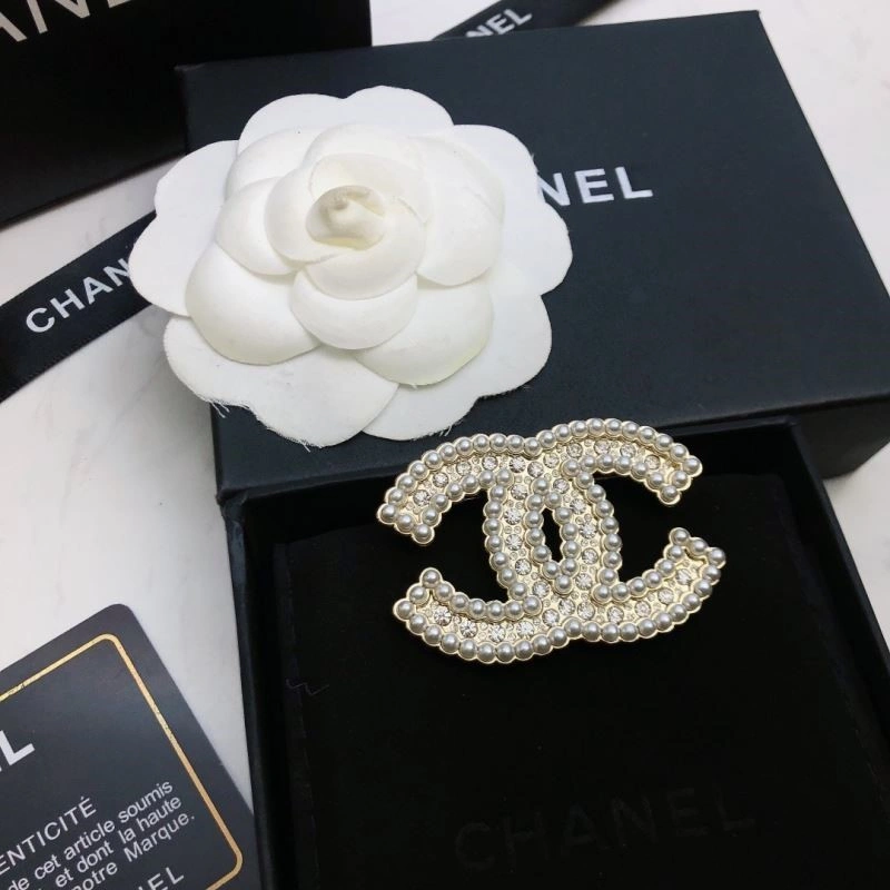 Casual Chanel Brooches 224346
