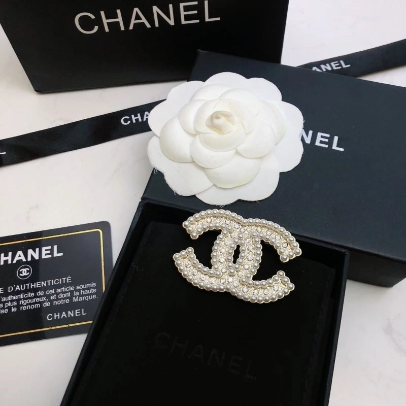 Casual Chanel Brooches 224346