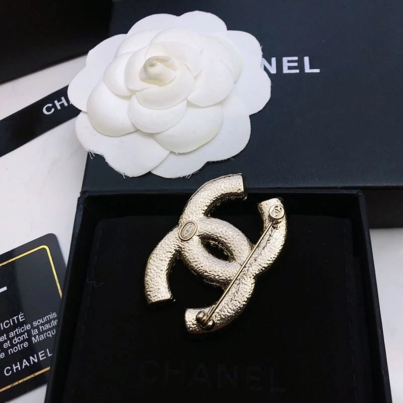 Casual Chanel Brooches 224346