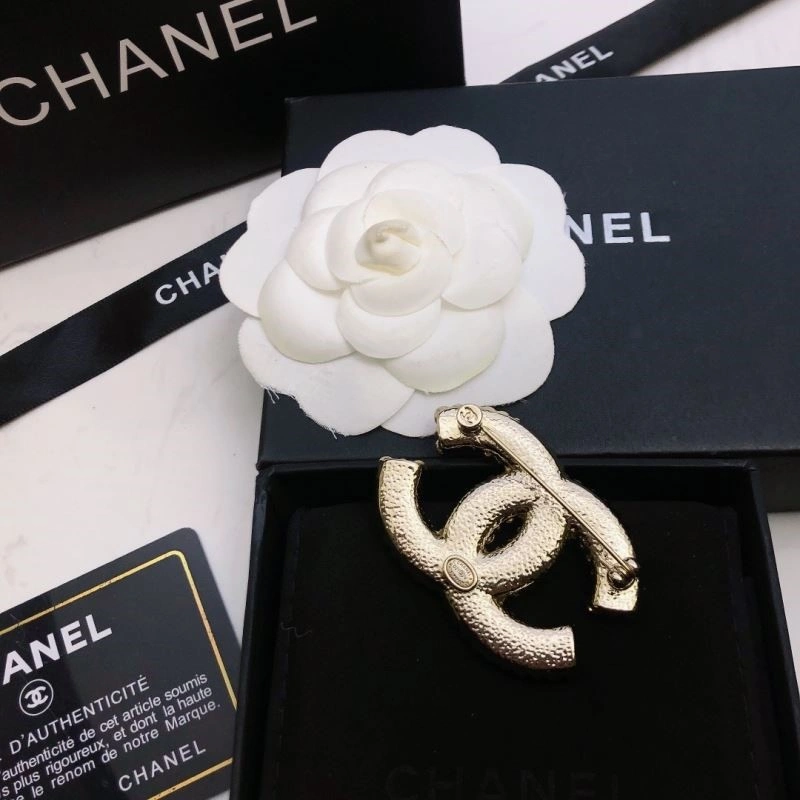 Casual Chanel Brooches 224346