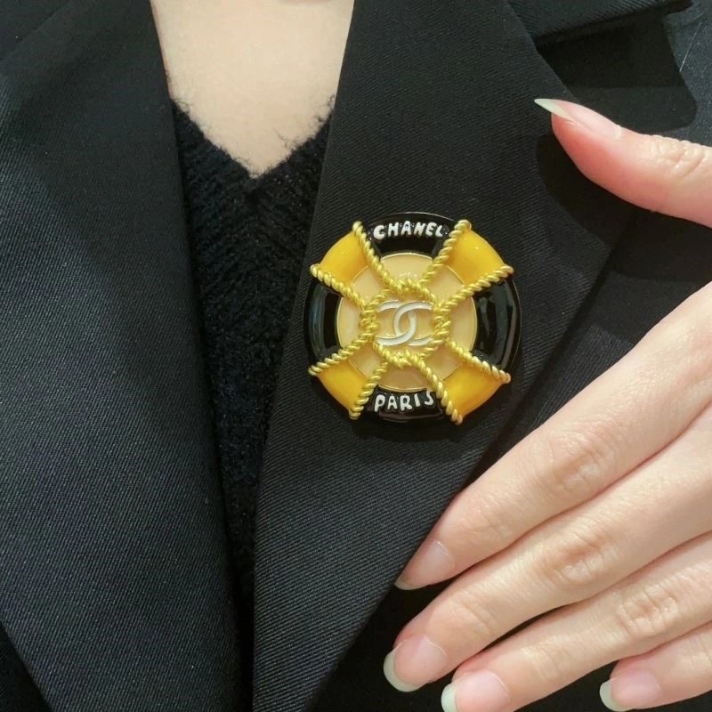 GoodFit Chanel Brooches 224351