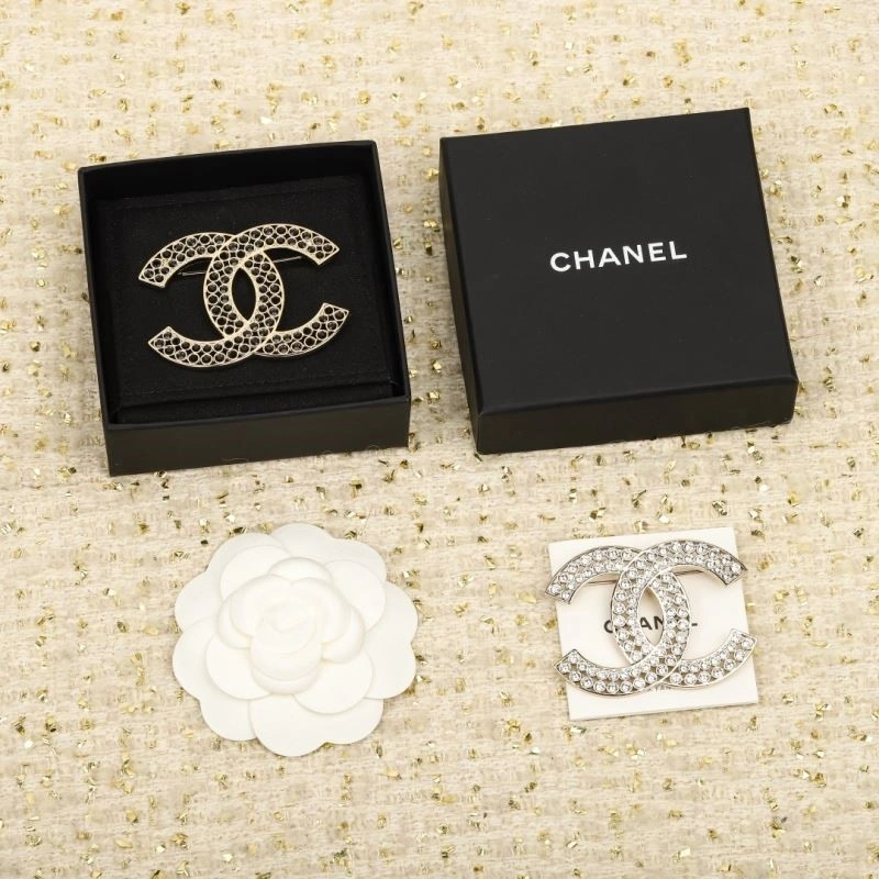Comfortable Chanel Brooches 224354