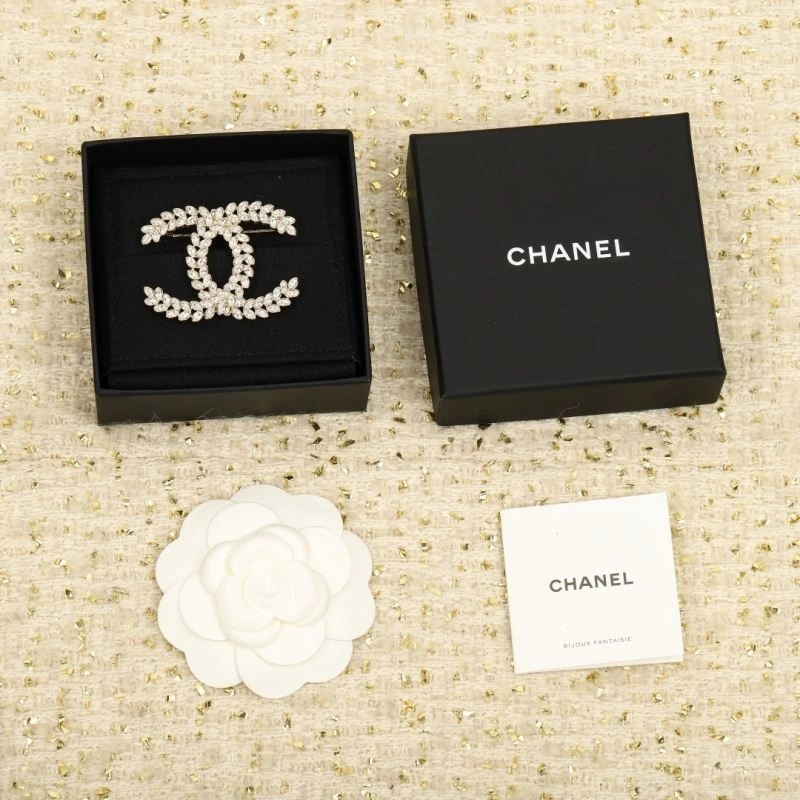 Soft Chanel Brooches 224392