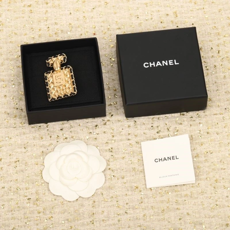 Sporty Chanel Brooches 224333