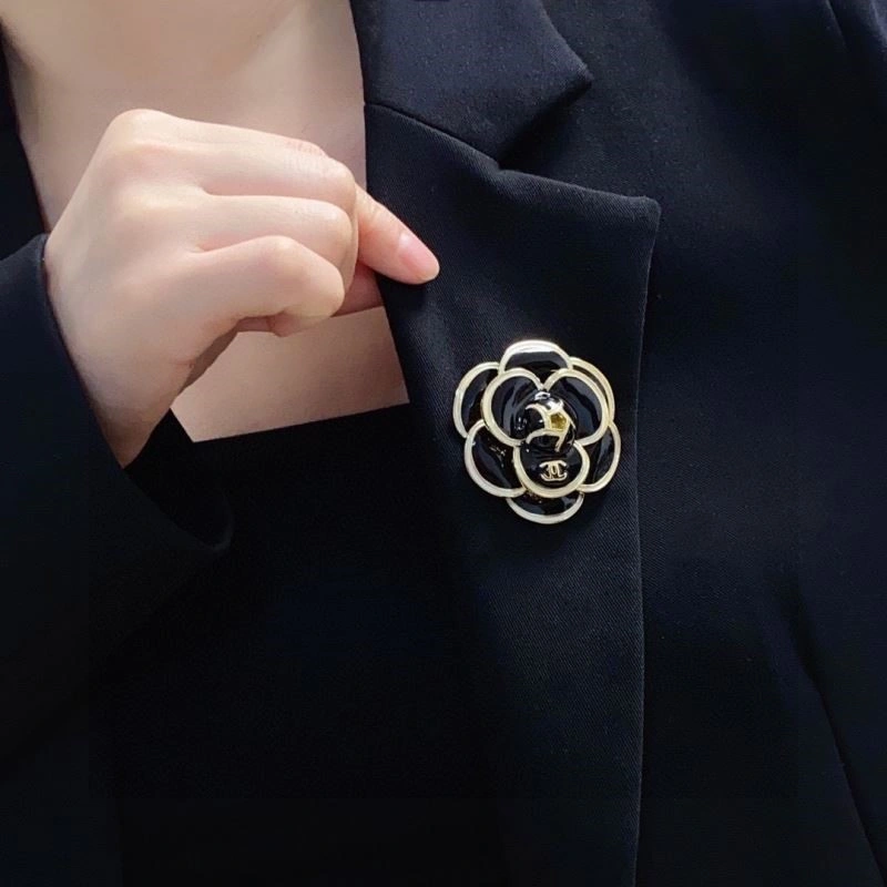 Original Chanel Brooches 224341