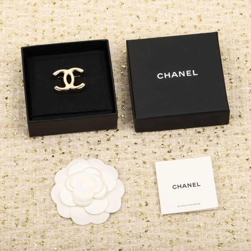 Casual Chanel Brooches 224327