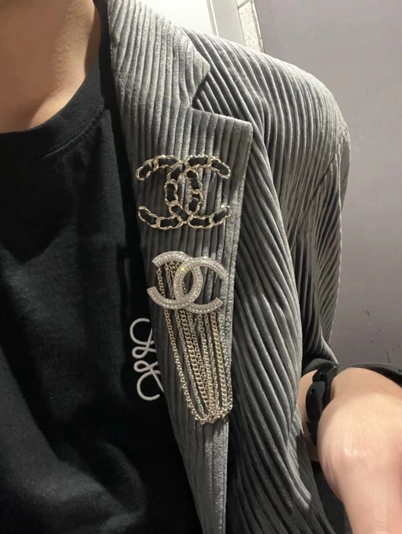 Chanel Brooches ZipUp 224314