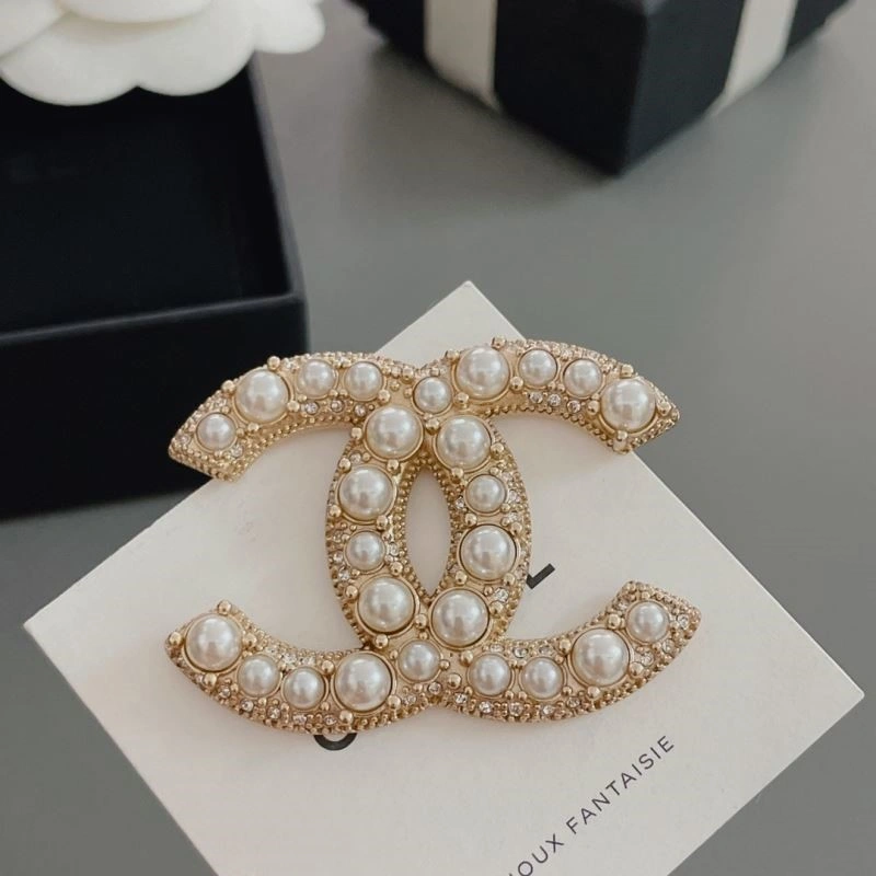 TravelReady Chanel Brooches 223197