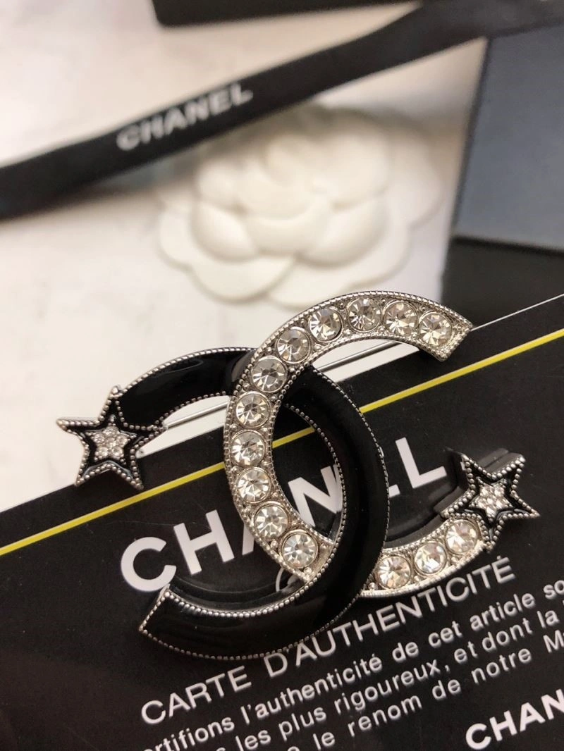 Colorful Chanel Brooches 223180