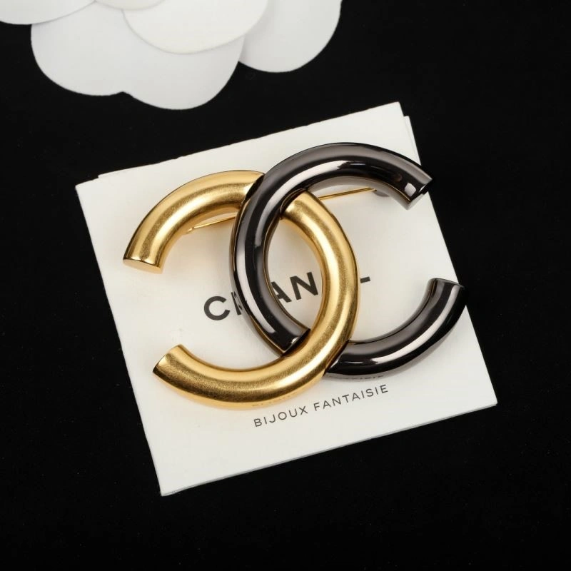 Supportive Chanel Brooches 223170