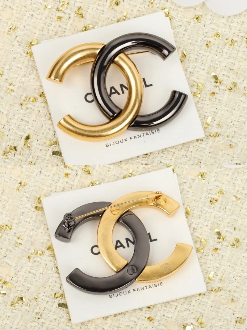 Supportive Chanel Brooches 223170