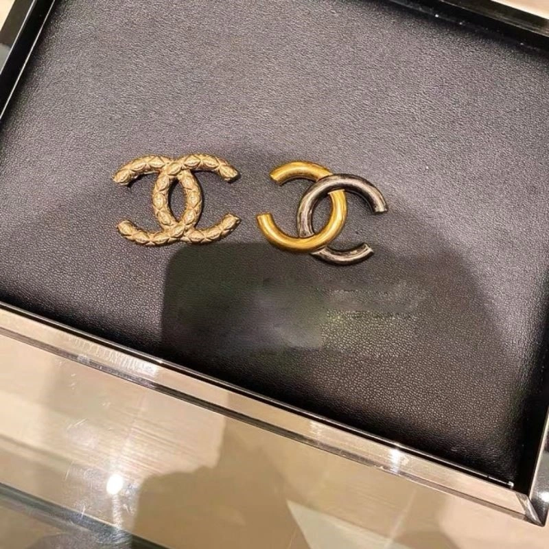 Supportive Chanel Brooches 223170