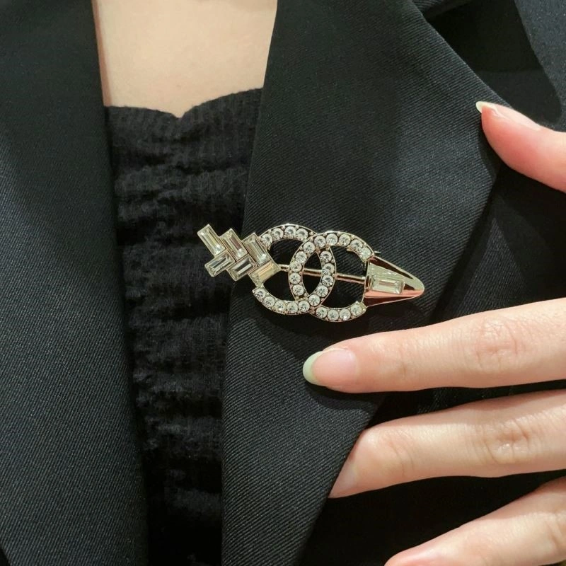 Sporty Chanel Brooches 223179