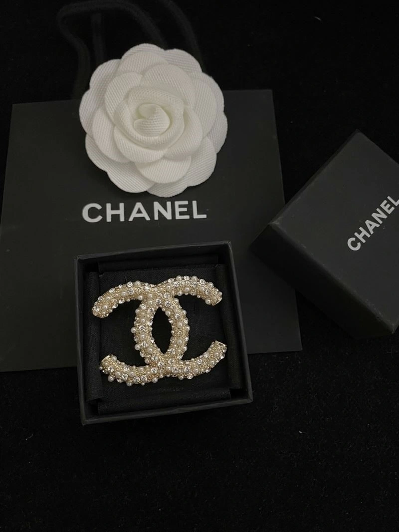 Chanel Brooches Snug 223158