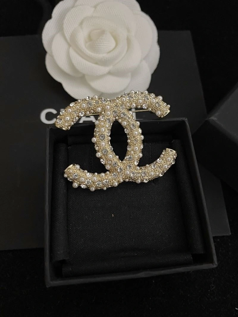 Chanel Brooches Snug 223158