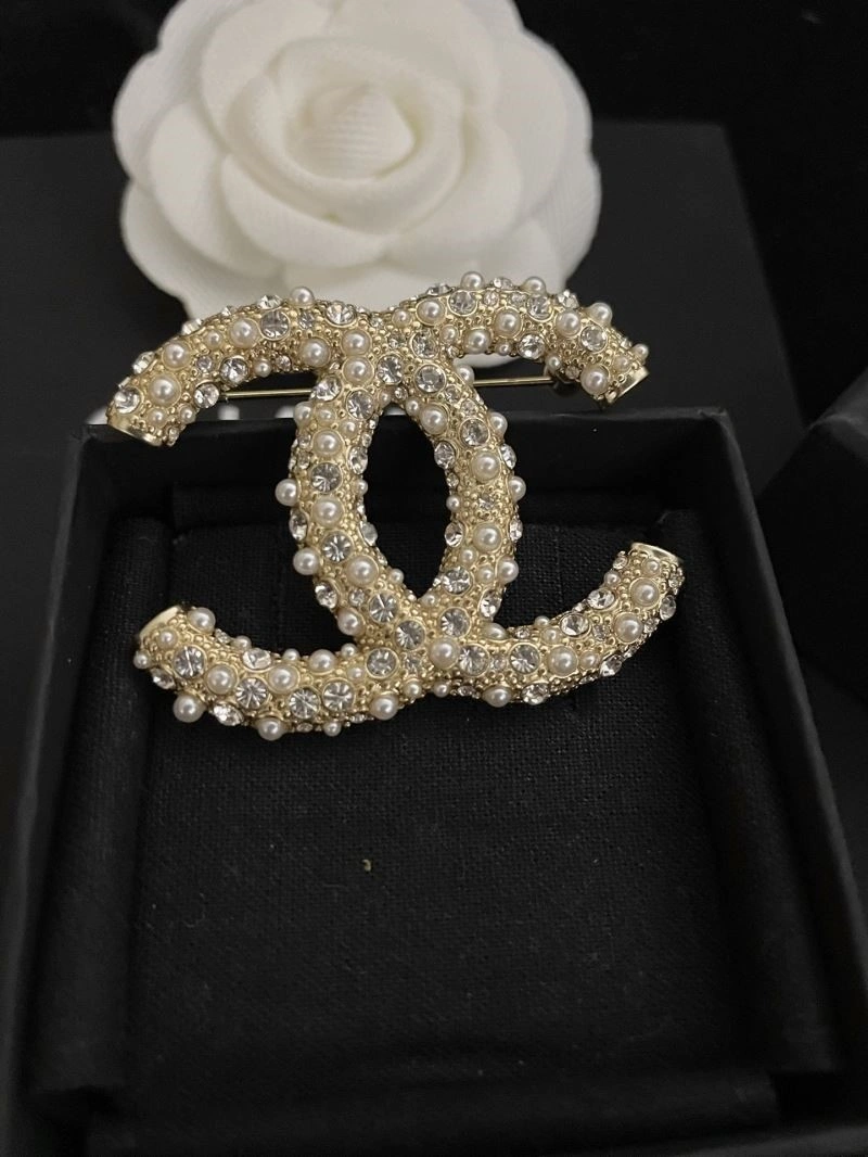 Chanel Brooches Snug 223158