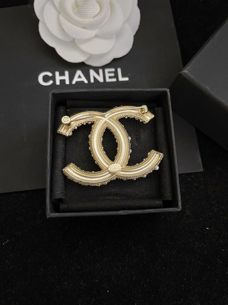 Chanel Brooches Snug 223158
