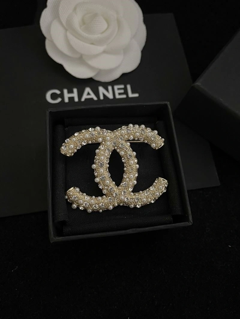 Chanel Brooches Snug 223158